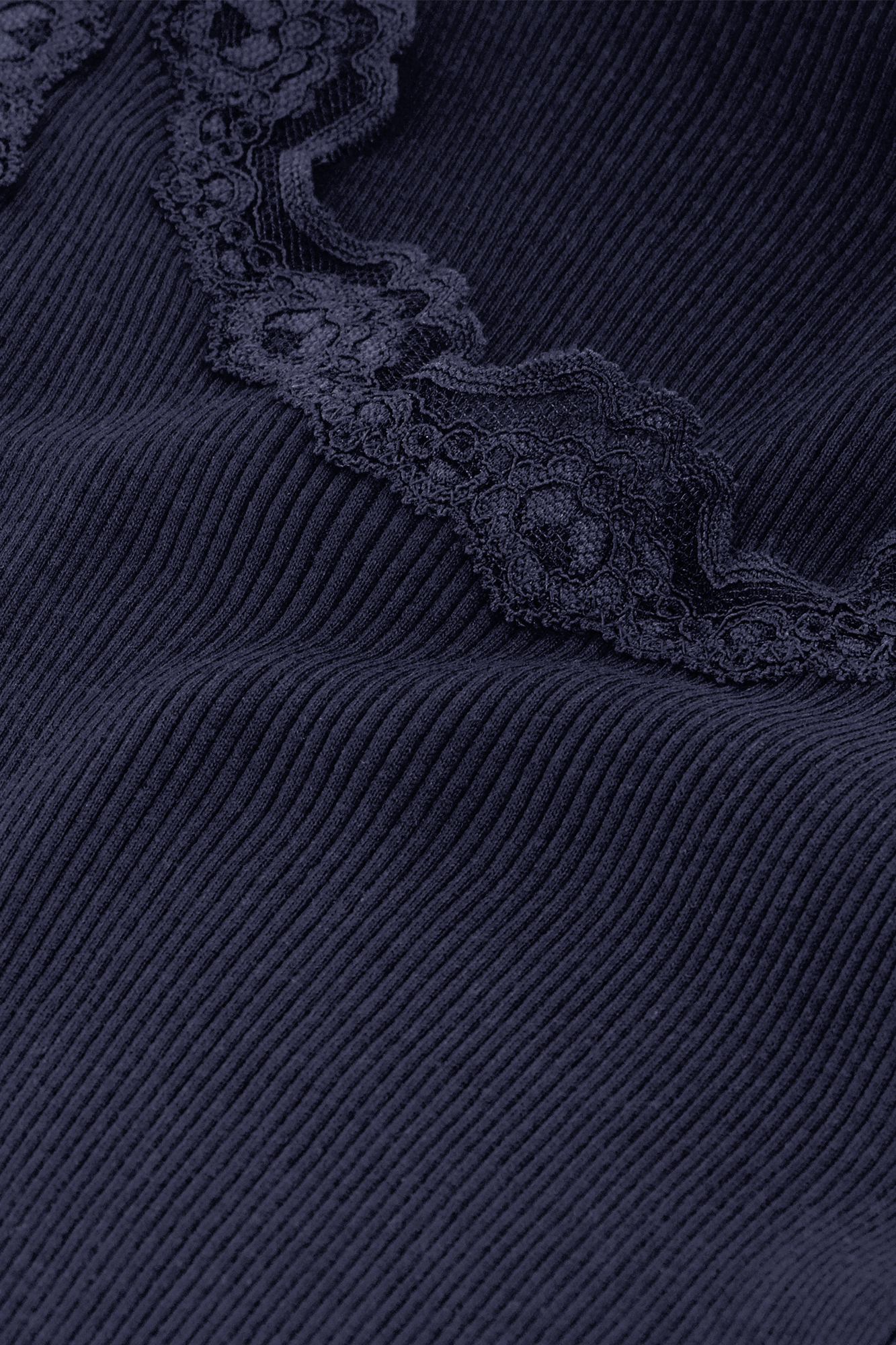 Babette Top mit U-Ausschnitt und Spitze Marine-Navy